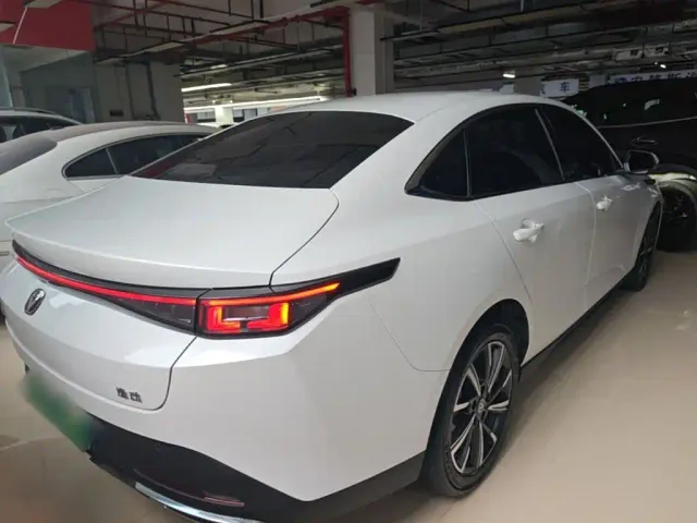 Changan Eado — Фото автомобиля 6