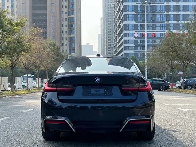 BMW i3 — Фото автомобиля 5