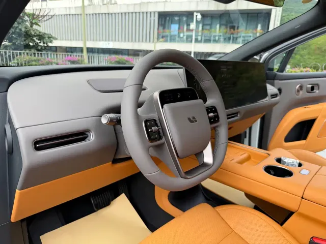 Li Auto i8 — Фото автомобиля 9
