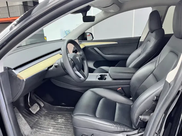 Tesla Model Y — Фото автомобиля 4