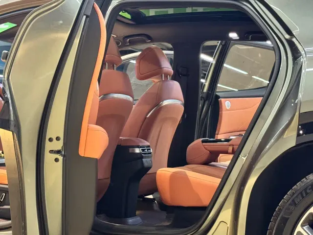 Changan Qiyuan E07 — Фото автомобиля 19