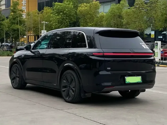 Li Auto L8 — Фото автомобиля 10