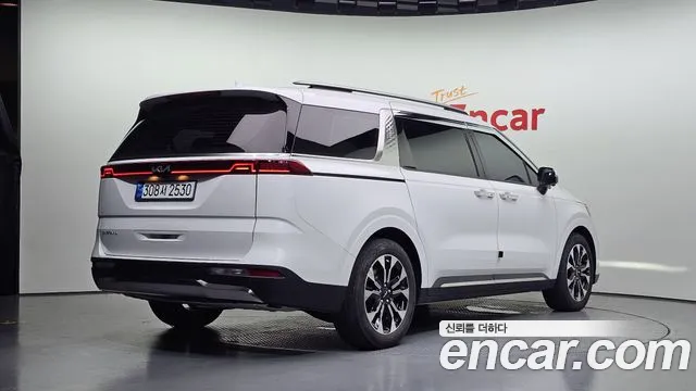 Kia Carnival Generation 4 — Фото автомобиля 2