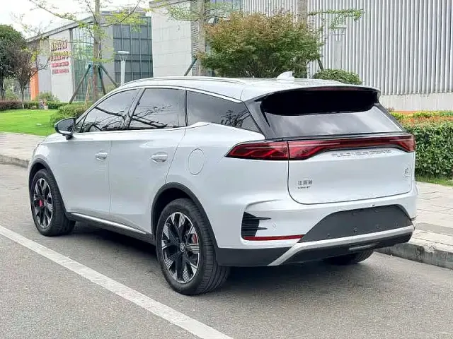 BYD Tang — Фото автомобиля 9