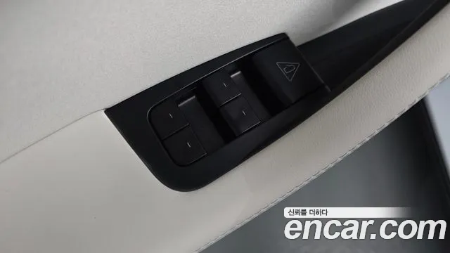 Tesla Model Y — Фото автомобиля 26