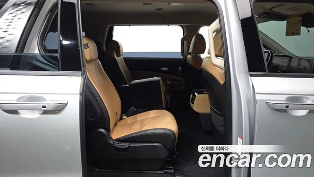 Kia Carnival Generation 4 — Фото автомобиля 18