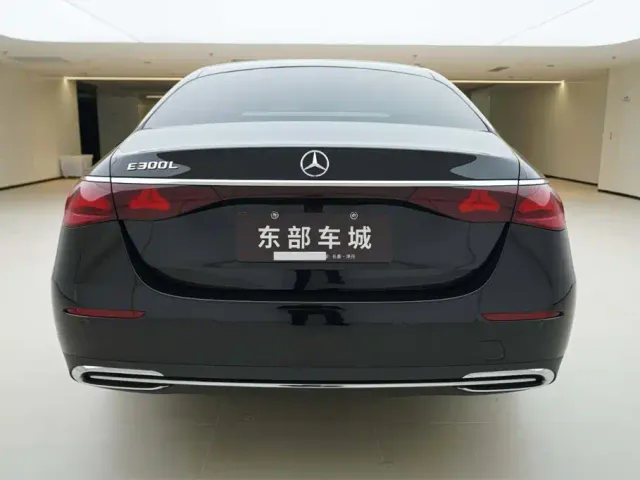 Mercedes-Benz E-Class — Фото автомобиля 4