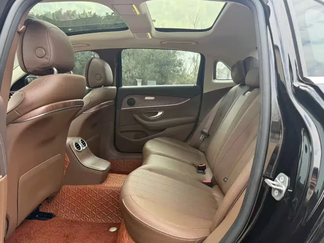 Mercedes-Benz E-Class — Фото автомобиля 5