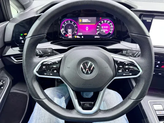 Volkswagen Golf — Фото автомобиля 11