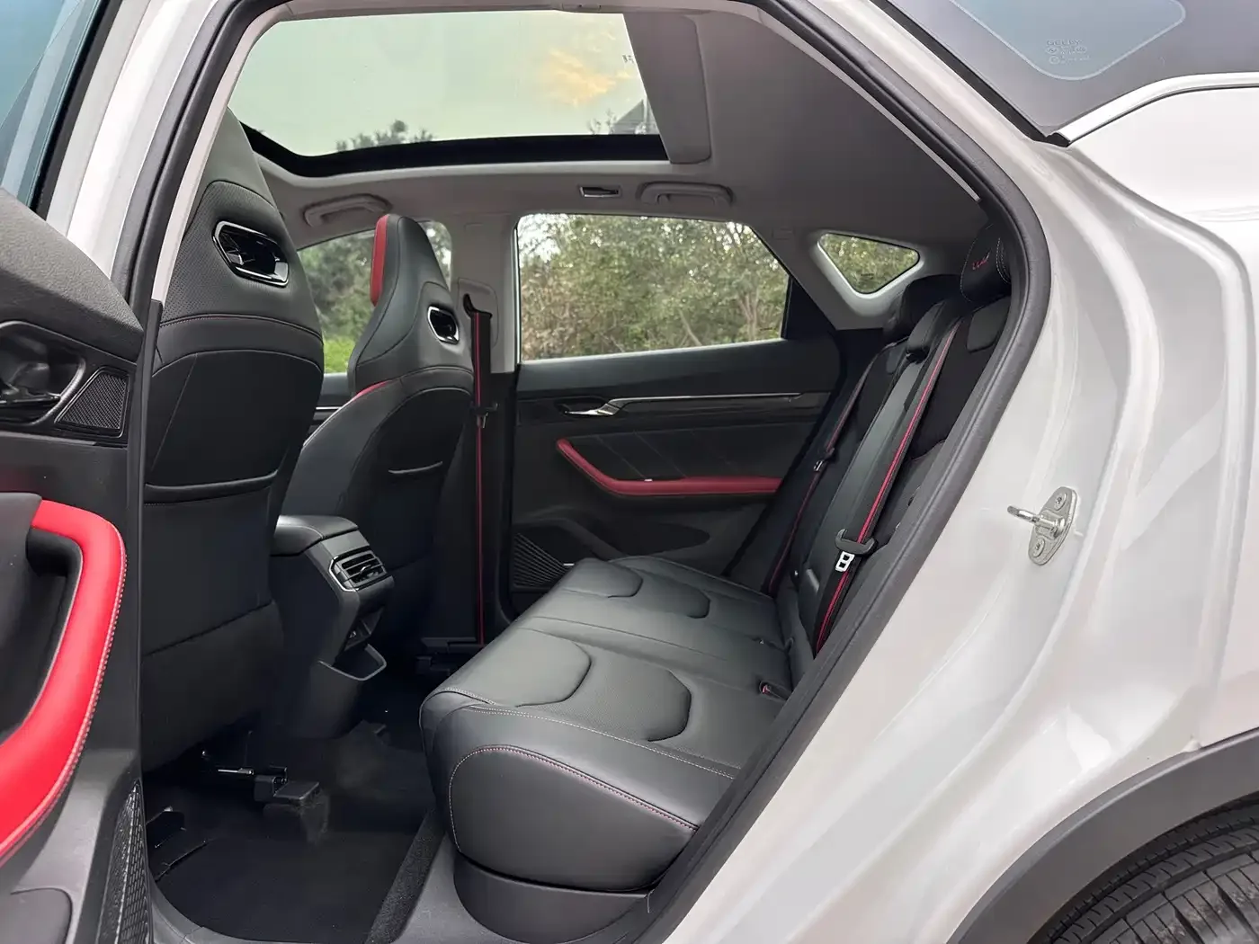 Geely Emgrand S 2021 1.4T CVT Premium — Фото автомобиля 14