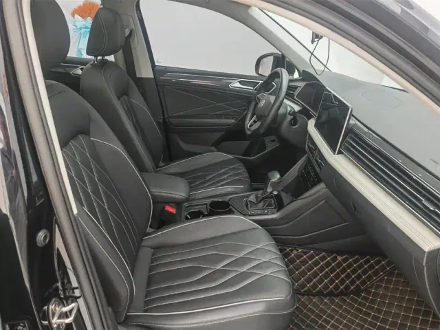 Volkswagen Tiguan L — Фото автомобиля 14