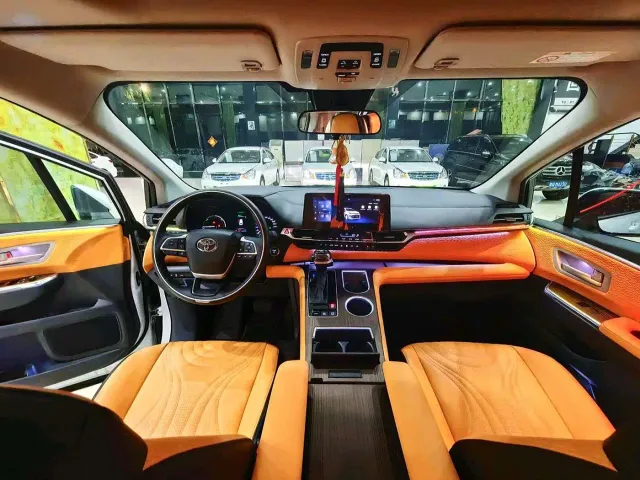 Toyota Sienna — Фото автомобиля 7