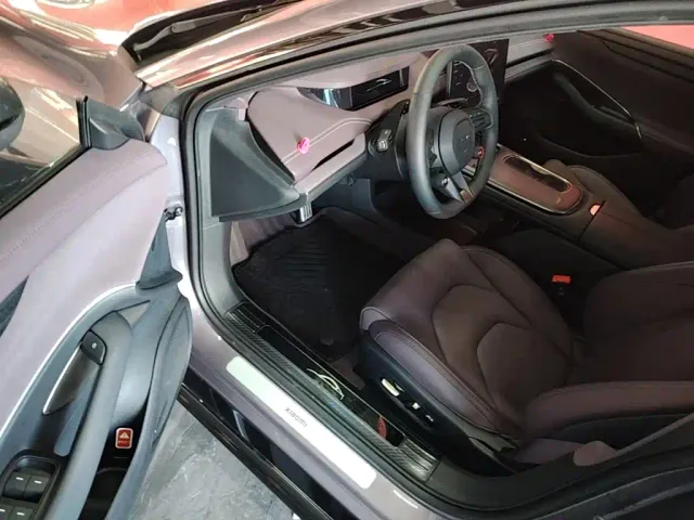 Xiaomi SU7 — Фото автомобиля 15