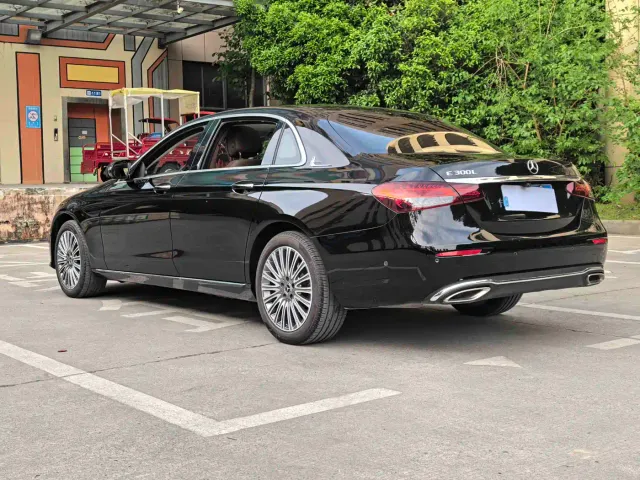 Mercedes-Benz E-Class — Фото автомобиля 9
