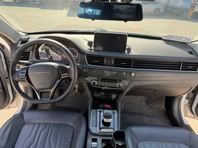Forthing Fengxing S50EV — Фото автомобиля 10