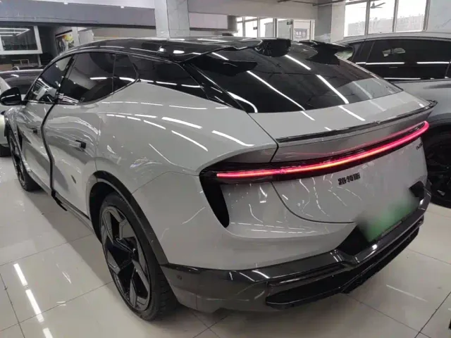 Lotus Eletre — Фото автомобиля 4