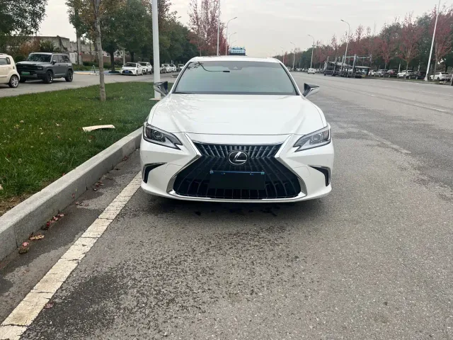 Lexus ES — Фото автомобиля 2