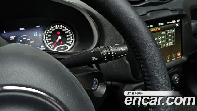 Jeep Renegade — Фото автомобиля 29