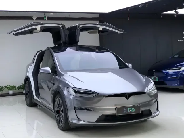 Tesla Model X — Фото автомобиля 3