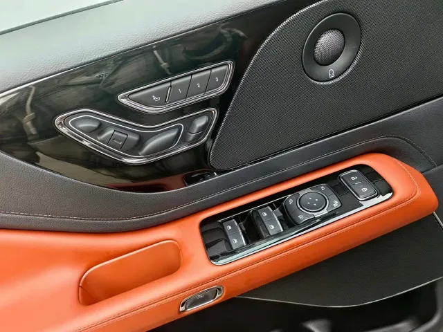 Lincoln Aviator — Фото автомобиля 15