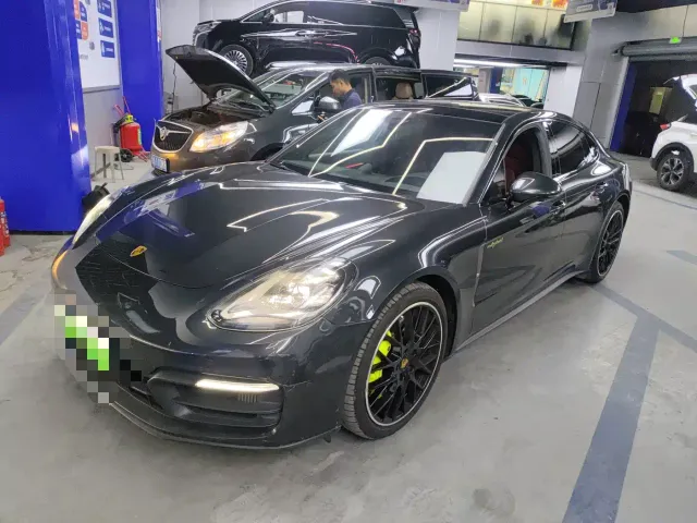 Фотография автомобиля — Porsche Panamera