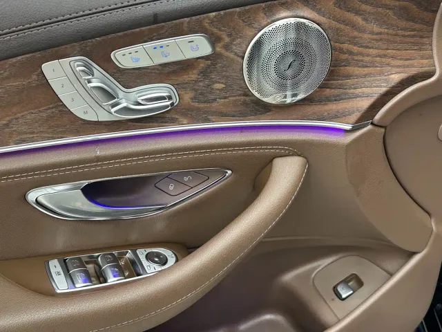 Mercedes-Benz E-Class — Фото автомобиля 9