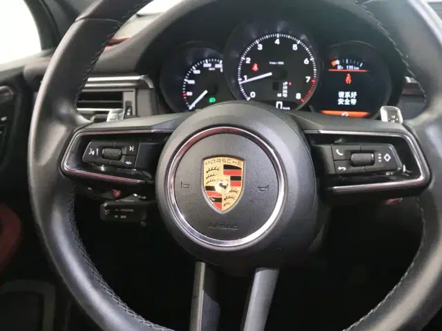 Porsche Macan — Фото автомобиля 6