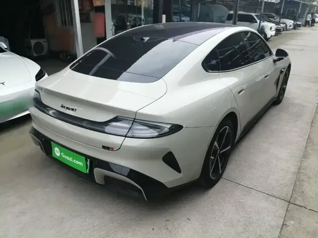 Xiaomi SU7 — Фото автомобиля 6