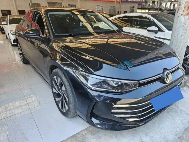 Volkswagen Passat — Фото автомобиля 3