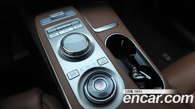 Genesis GV70 — Фото автомобиля 12