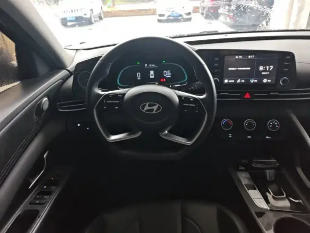 Hyundai Elantra — Фото автомобиля 10