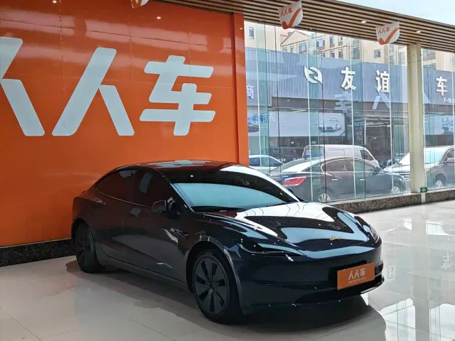 Tesla Model 3 — Фото автомобиля 3