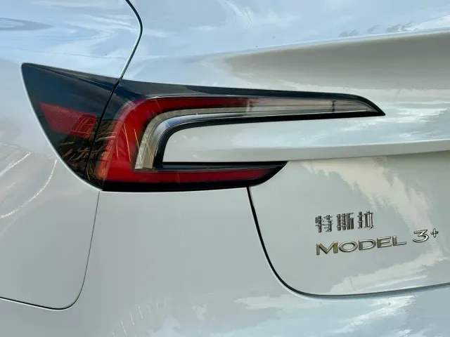 Tesla Model 3 — Фото автомобиля 6