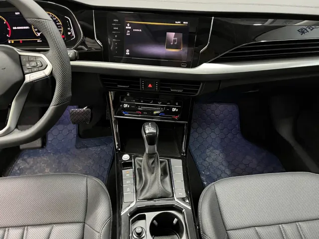 Volkswagen Passat — Фото автомобиля 11