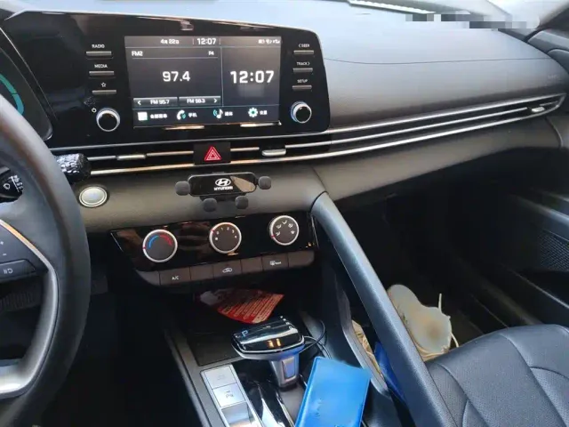 Hyundai Elantra — Фото автомобиля 5