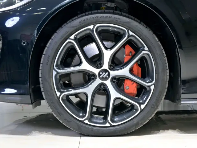 IM Motors L6 — Фото автомобиля 23