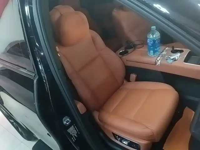 Li Auto L8 — Фото автомобиля 24