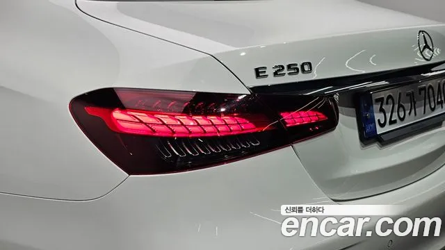 Mercedes-Benz E-Class — Фото автомобиля 20