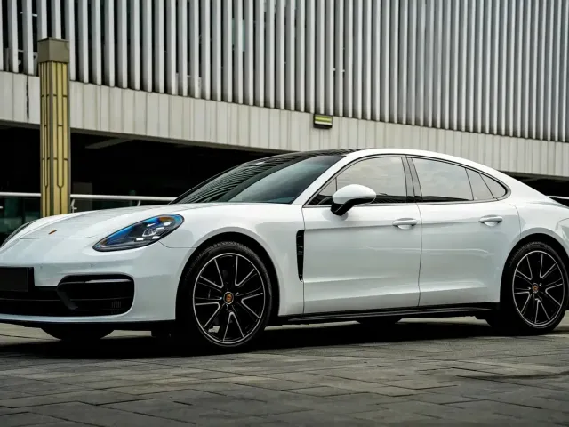 Фотография автомобиля — Porsche Panamera