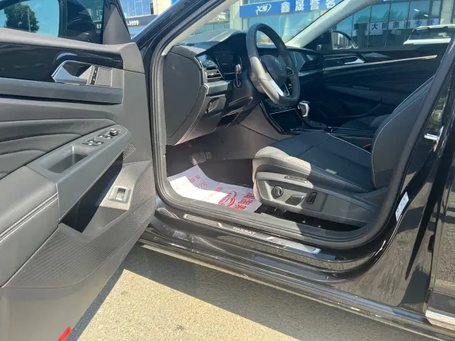 Volkswagen Passat — Фото автомобиля 7