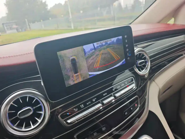 Mercedes-Benz V-Class — Фото автомобиля 14