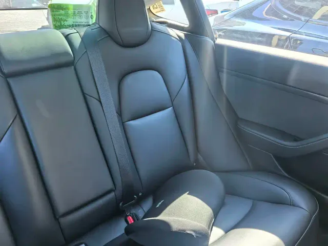 Tesla Model 3 — Фото автомобиля 15