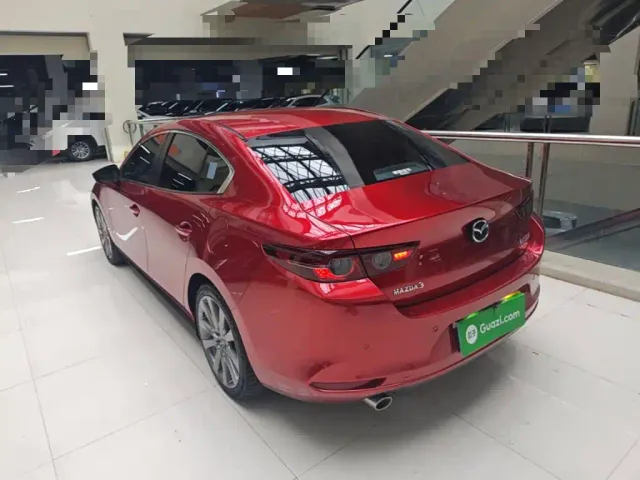 Mazda Axela — Фото автомобиля 4