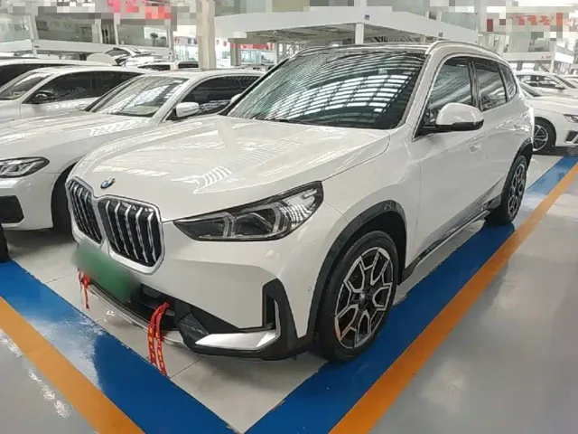Фотография автомобиля — BMW X1