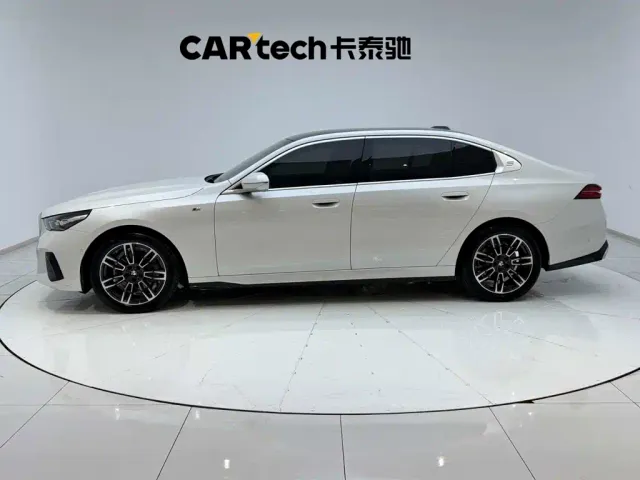 BMW 5 Series — Фото автомобиля 6