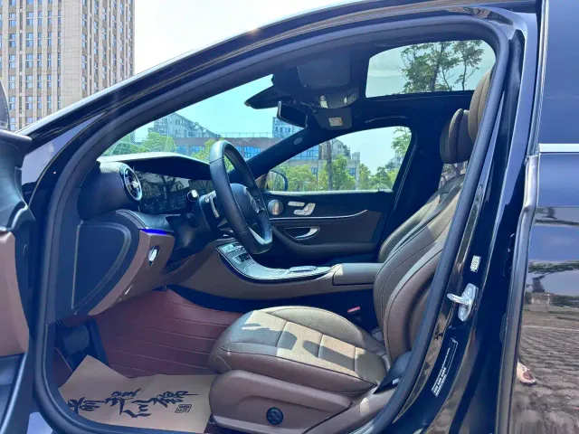 Mercedes-Benz E-Class — Фото автомобиля 4