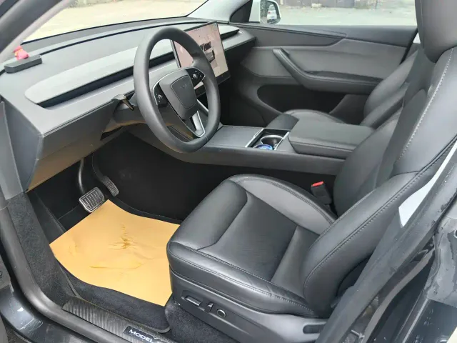 Tesla Model Y — Фото автомобиля 4
