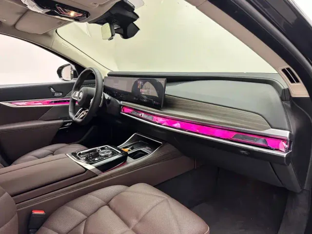 BMW 7 Series — Фото автомобиля 11