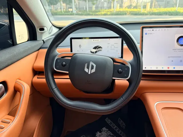 Leapmotor C10 — Фото автомобиля 7