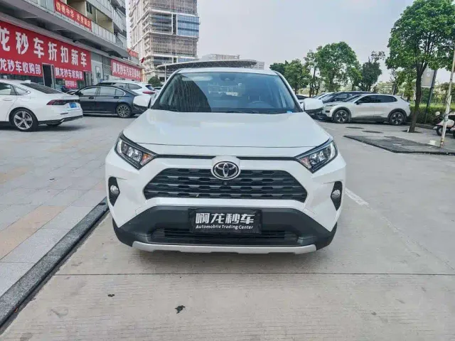 Toyota RAV4 — Фото автомобиля 2